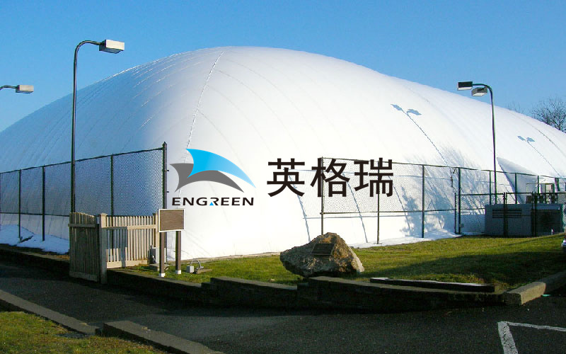 氣膜體育館相對比傳統(tǒng)體育館無論在安全性、經(jīng)濟性、舒適性方面都有非常大的優(yōu)勢